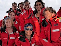 8 femmes à bord